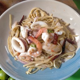 สปาเก็ตตี้ทะเล+เบคอนผัดพริกแห้ง