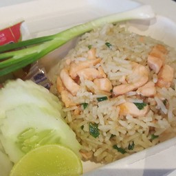 ข้าวผัดแซลมอน