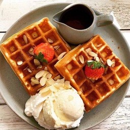STRAWBERRY WAFFLE