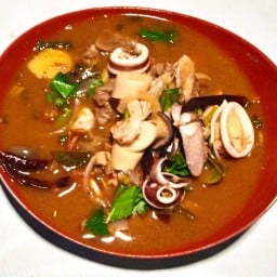 ครัวดึกดำบรรพ์(อาหารตามสั่ง) หน้าโรงเรียนแก่นนคร