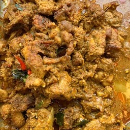 ผัดเผ็ดไก่บ้าน