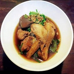 ก๋วยเตี๋ยวไก่ข้ามฟาก อาจณรงค์ไนท์บาซาร์