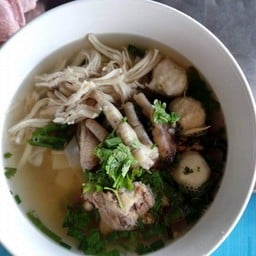 พี่จอยก๋วยเตี๋ยวไก่(หรือวงศ์ดีชาตำเตี๋ยว)