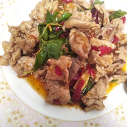 กระเพราหมูชิ้น(กับข้าว)