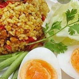 Southern Stir-Fried Pork With Yellow Curry Paste And Boiled Egg