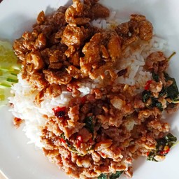 ข้าวกะเพราหมู+ไก่กระเทียม