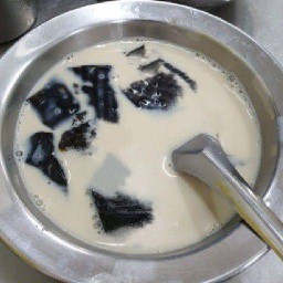 น้ำเต้าหู้เฉาก๊วย