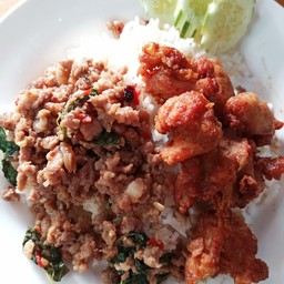 ข้าวกะเพราหมู+ไก่ทอดเกลือ