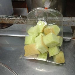 ขนมปังนึ่งเปล่าๆ