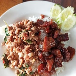 ข้าวกระเพราหมู+หมูทอด