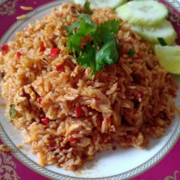 ข้าวผัดต้มยำไก่