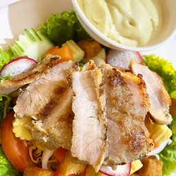 สลัดหมู  Pork & mixed green salad