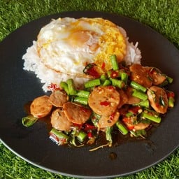 ข้าวกะเพราลูกชิ้นเนื้อ