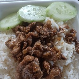 เป็ดทอดกระเทียมราดข้าว