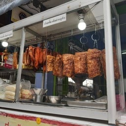 หมูแดง หมูกรอบไม่ใส่ข้าว พร้อมน้ำจิ้ม