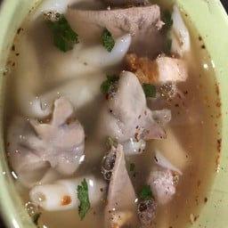 ก๋วยจั๊บนายอ้วนเล็กเยาวราช ปั๊มPT ถนนพระเทพ