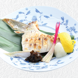 แก้มปลาฮามาจิย่างเกลือหรือซีอิ้ว