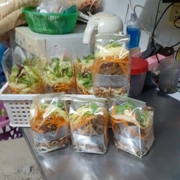 คุงคุง อิ่มสะอาด ข้าวหมูทอด ข้าวเนื้อทอด