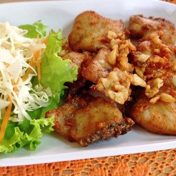 ปลากะพงทอดกระเทียม