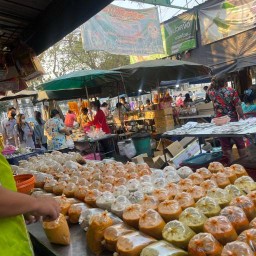 ร้านเจ๊เหมียวข้าวแกงข้างวัง