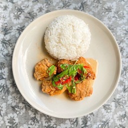 ข้าวกะเพราไก่คาราเกะ