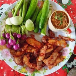 เดล ข้าวหมูทอดกับหมูปลาร้า