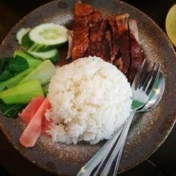 ข้าวหน้าเป็ดย่างหรงจา