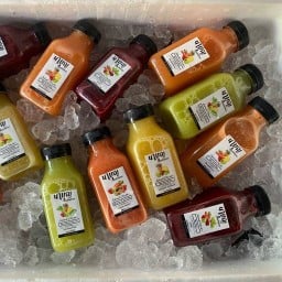 Cold Pressed Vegetable and Fruit Juice by Na Boon