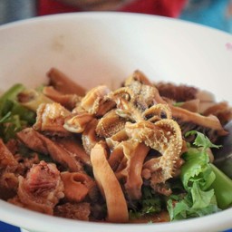 ก๋วยเตี๋ยวนวน เครื่องใน หมู เนื้อ เย็นตาโฟ