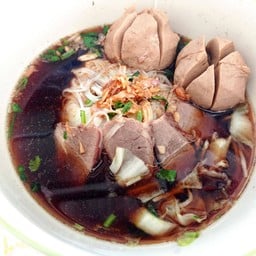 เตี๋ยวจัมโบ้หน้าบ้าน