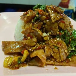 ข้าวหน้ากระเพราเบคอน