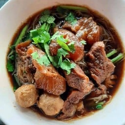 ร้านเนื้อตุ๋น บังยาหรั่ง