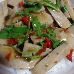 กะเพราหมูยอ-ราดข้าว
