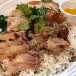 ขาหมูศุภณัฏฐ