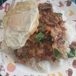 ข้าวกระเพราเนื้อ+ไข่ดาว+เครื่องดื่มเลือกได้