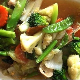 ผัดผักรวม ใส่เนื้อสัตว์ เป็นกับข้าว