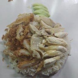 ร้านข้าวมันไก่โค้งแม่หม้าย