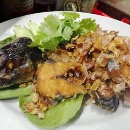 ซาบะทอดกระเทียม ฟรีโดนัท 2 ชิ้น