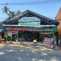 กระเพราบ้านสวนมงคล & กาแฟ ออฟ น่าน