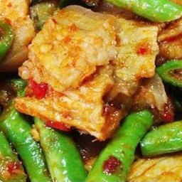 พริกแกงไก่ เป็นกับข้าว