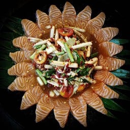 แซลมอนตกถาด