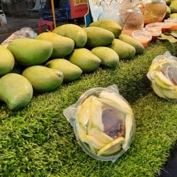 ร้านข้าวเหนียวมะม่วง ตลาดโต้รุ่งวงเวียนสระแก้ว