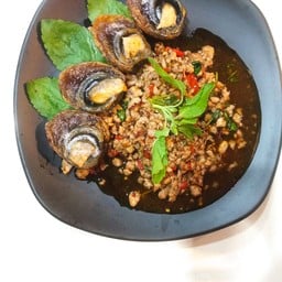 กระเพราไข่เยี่ยวม้า