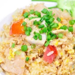 ข้าวผัดไข่ใส่หมู