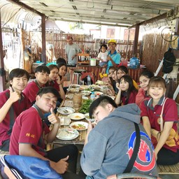 นักศึกษา มรภ.บุรีรัมย์มาสอบถามข้อมูลชุมชนและรับประทานอาหารเที่ยงค่ะ