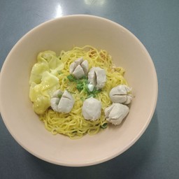 บะหมี่เกี๊ยว ลูกชี้น