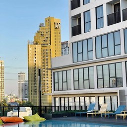 วิวสระว่ายน้ำ