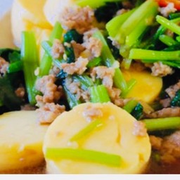 ผัดขึ่นฉ่ายเต้าหู้หมูสับราดข้าว