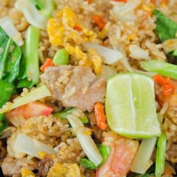 ข้าวผัดรถไฟ หมู
