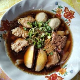 แปะเหลียงก๋วยจั๊บซี่โครงหมูน้ำข้น
